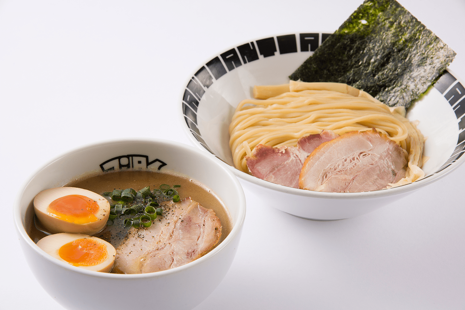 写真:「あきしまの水」を使って作られたアンタイNOODLESさんの「特製つけ麺」
