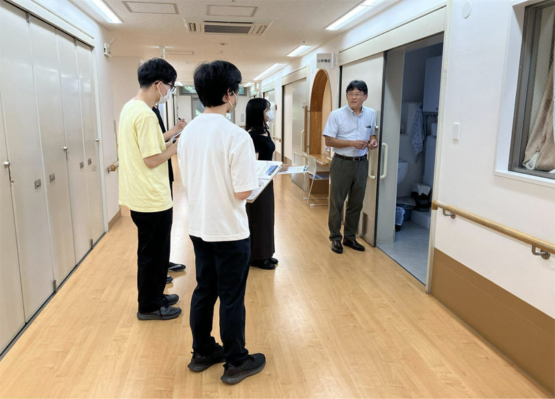 2階入居者スペースの視察の様子