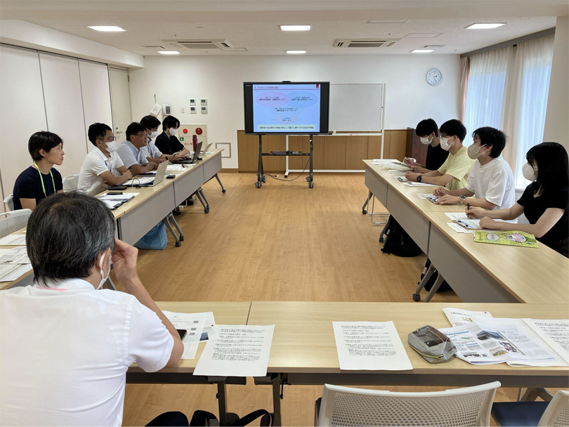 職員と学生による意見交換会の様子