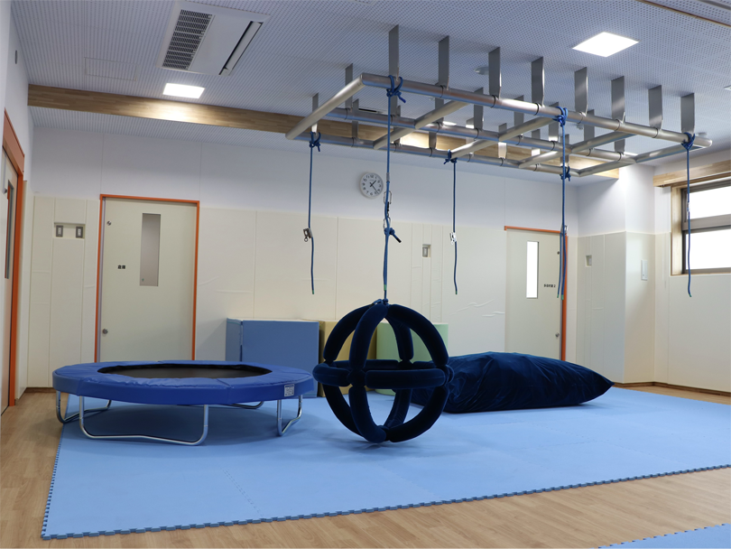 ドリーム学園では、児童福祉法に基づき、発達に支援や配慮が必要な未就学児への療育を行います。