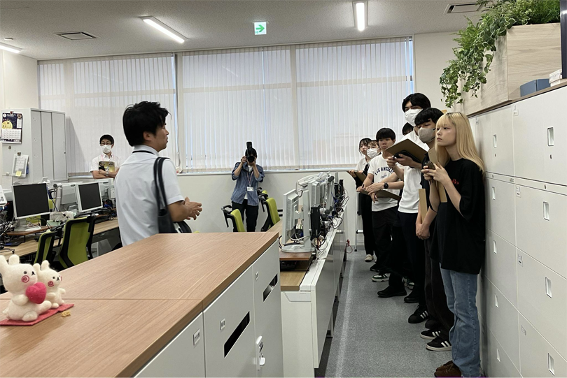 開放的な執務スペース