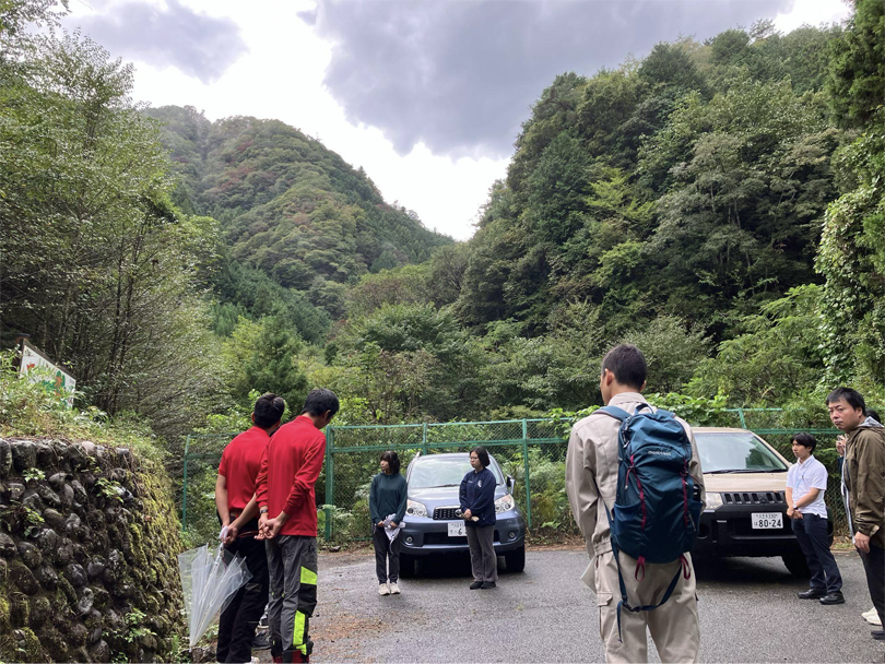 豊かな森が広がっています。東京の貴重な水源として大切な資源です。