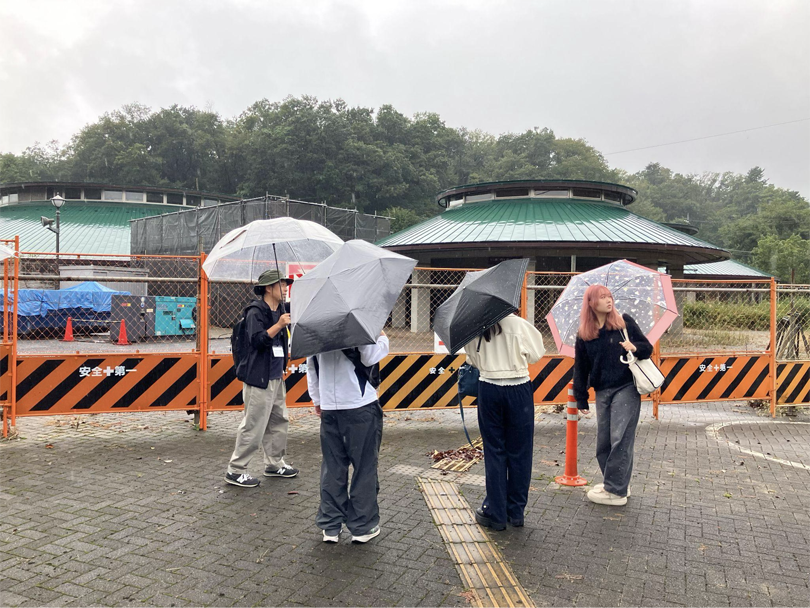 西現在工事中のかたくりの湯。緑豊かな環境にあります。