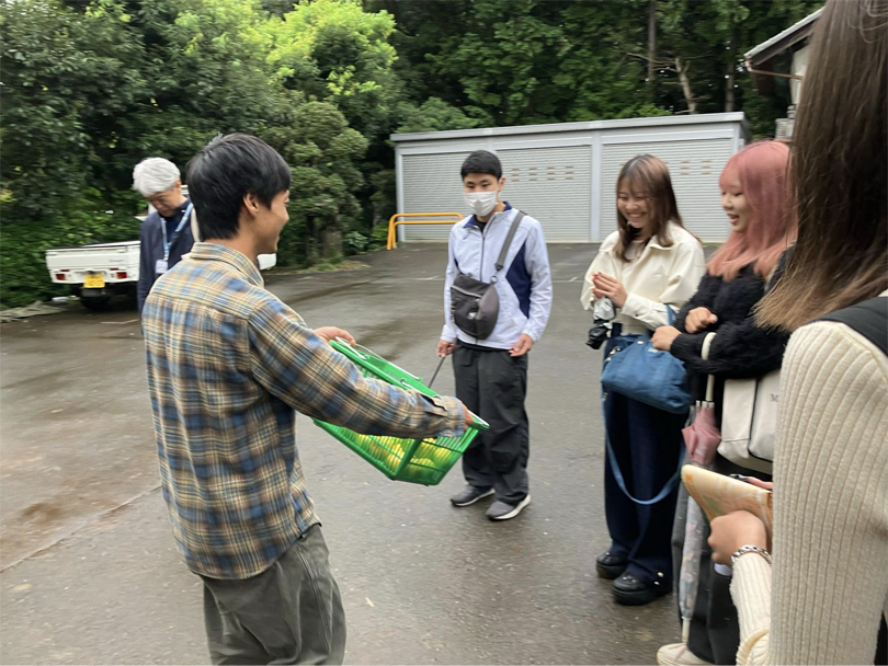 ご厚意に甘え、みかんを試食させていただきました。本当に美味しかったです！