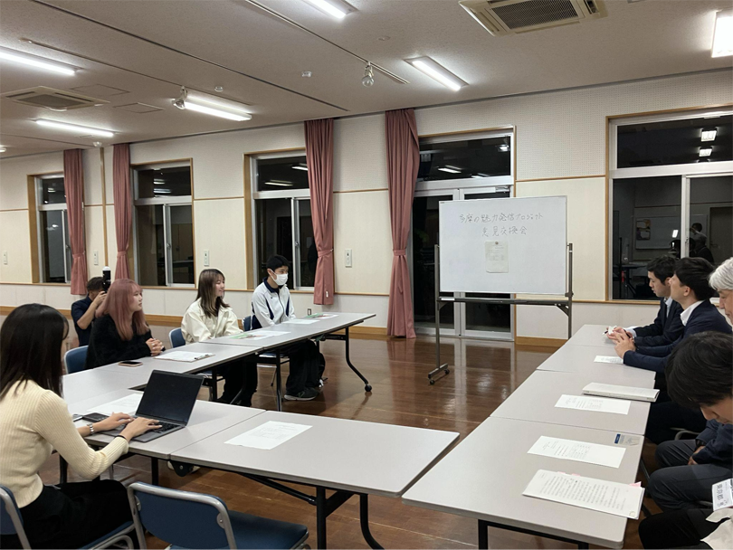 ワークゼミ参加後に行われた、市職員と学生の意見交換会の様子