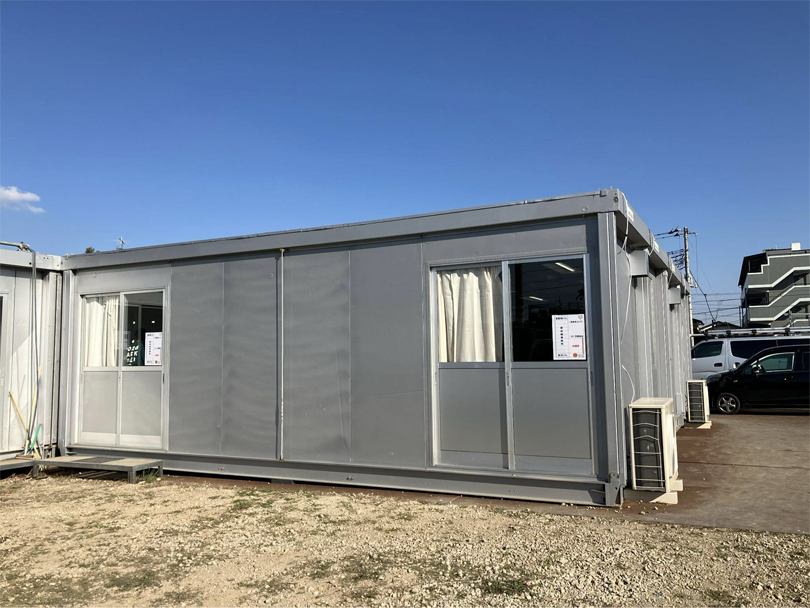 青事業説明と意見交換は、建設予定地内の仮設会議室で実施しました。