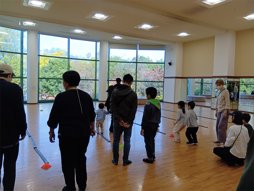 室内でのびのびと楽しく過ごせるプログラムも用意されていました。