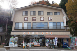 天空の御岳山で味わう生ビールと武蔵御嶽神社参拝